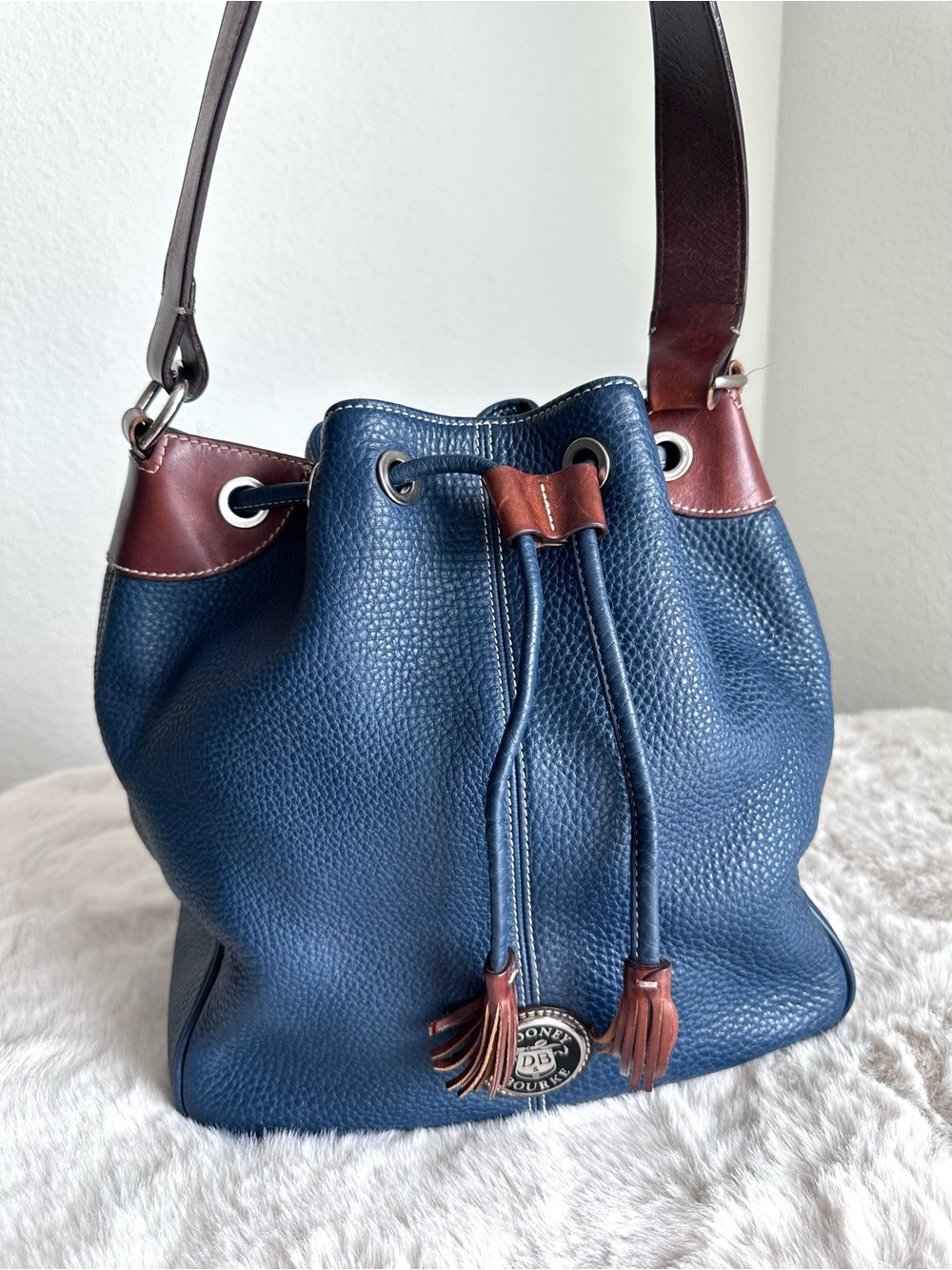Dooney &‎ Bourke Midnight Blue Drawstring Shoulder Bag Purse Pebbled Leather - Picture 3 of 14